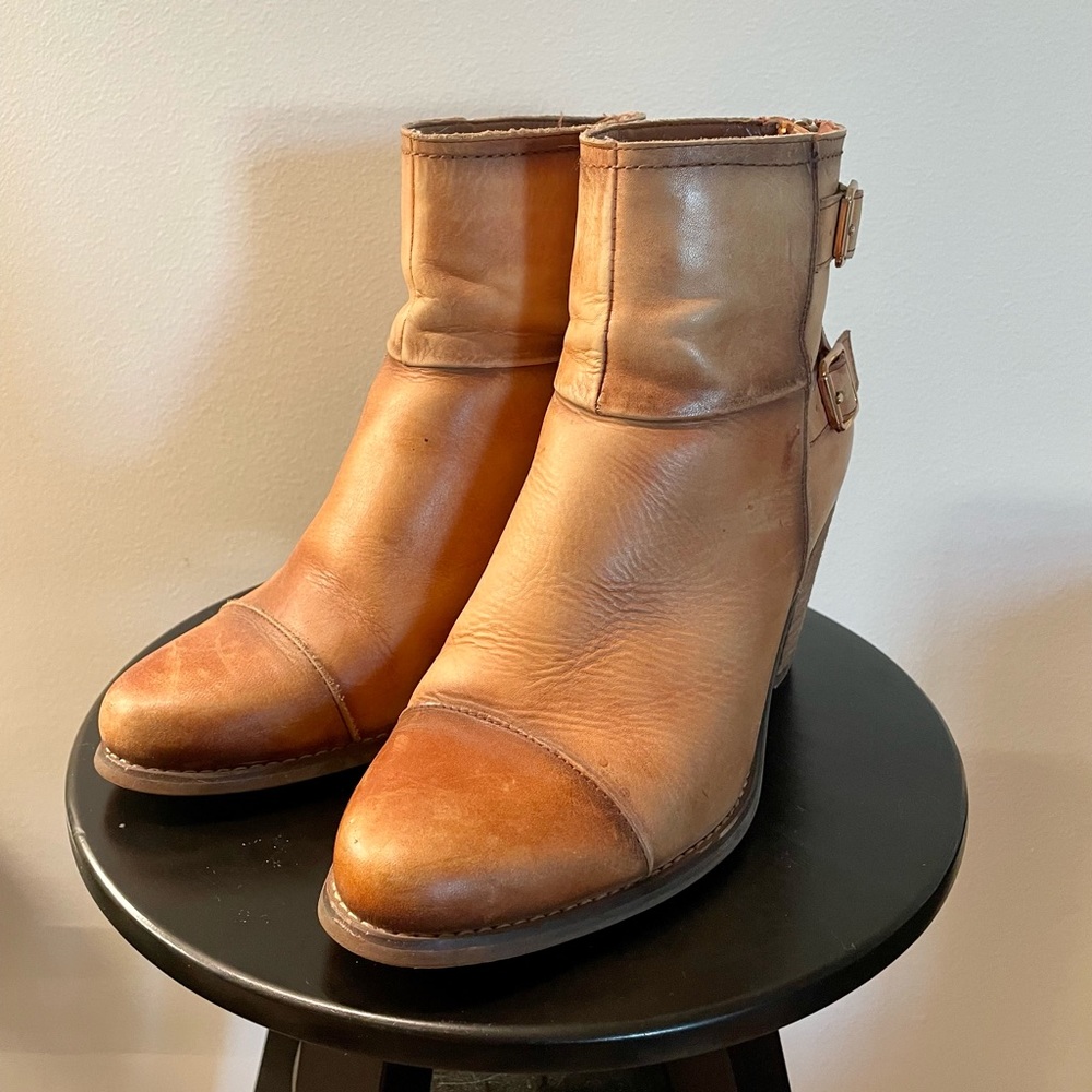 Jessica Simpson Ankle Boots in Camel, size 8